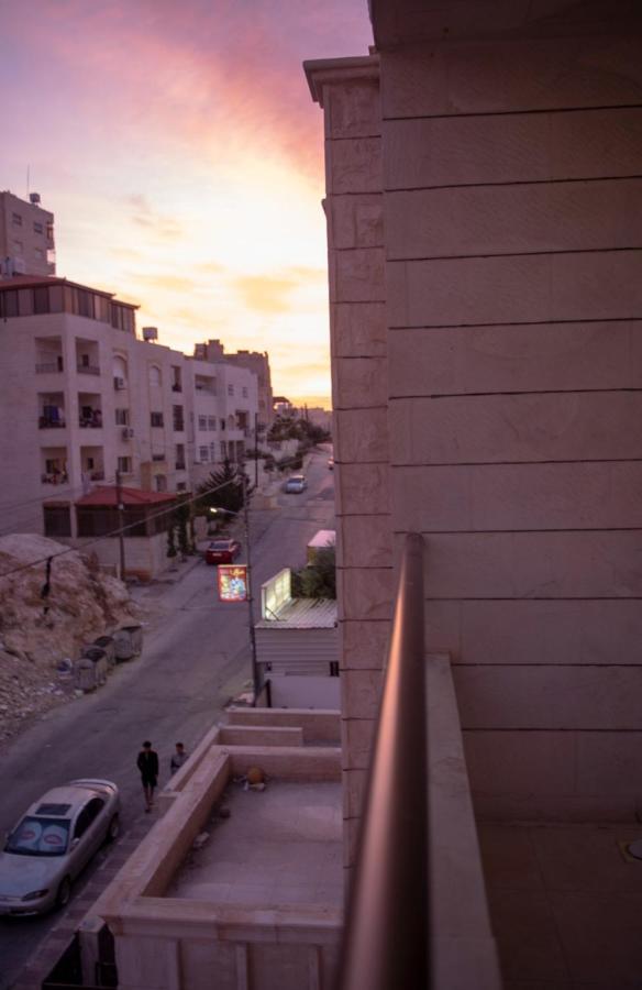 شقة مفروشة فرش فاخر ٣ غرف نوم في طبربور عمان Eksteriør billede